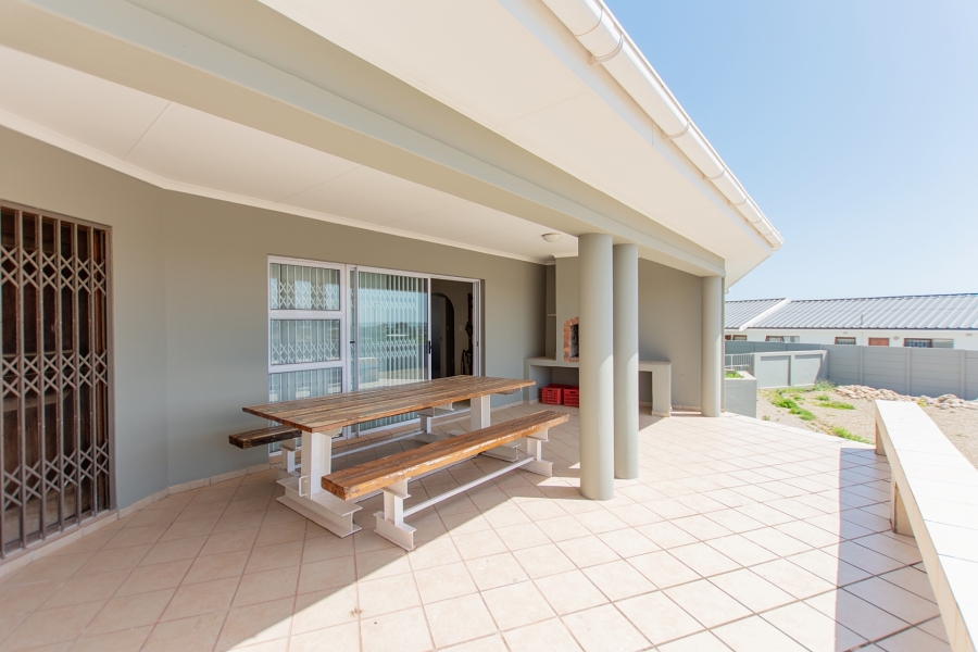 3 Bedroom Property for Sale in Middedorp Western Cape